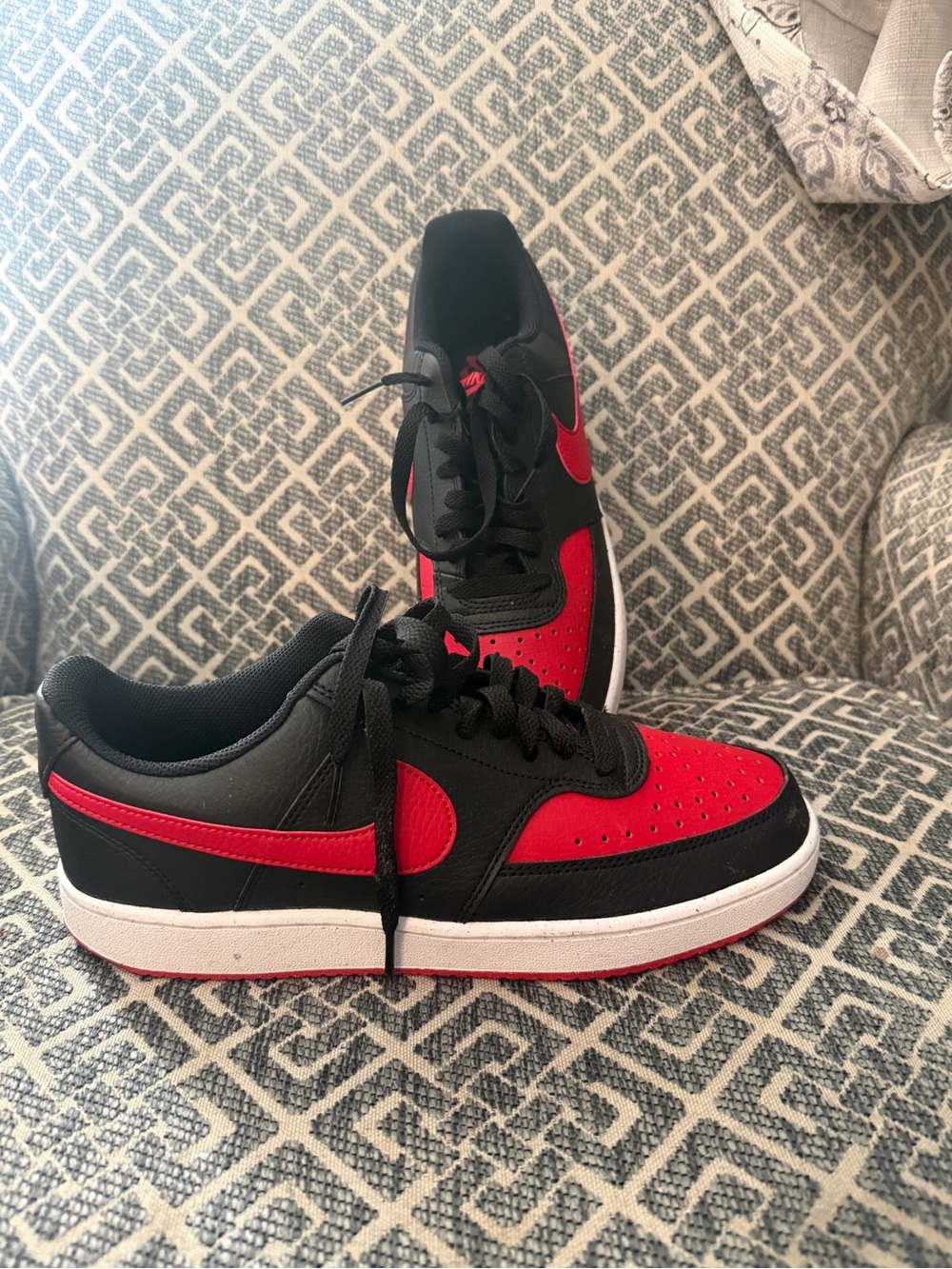 Nike Men's Low-Top Sneakers in Black & Red